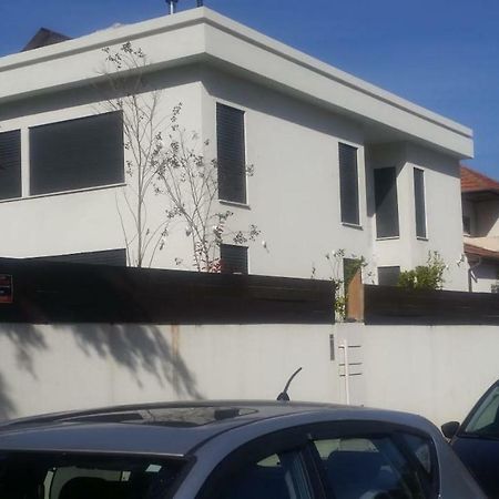 The Pearl Apartment Yehud-Monosson ภายนอก รูปภาพ