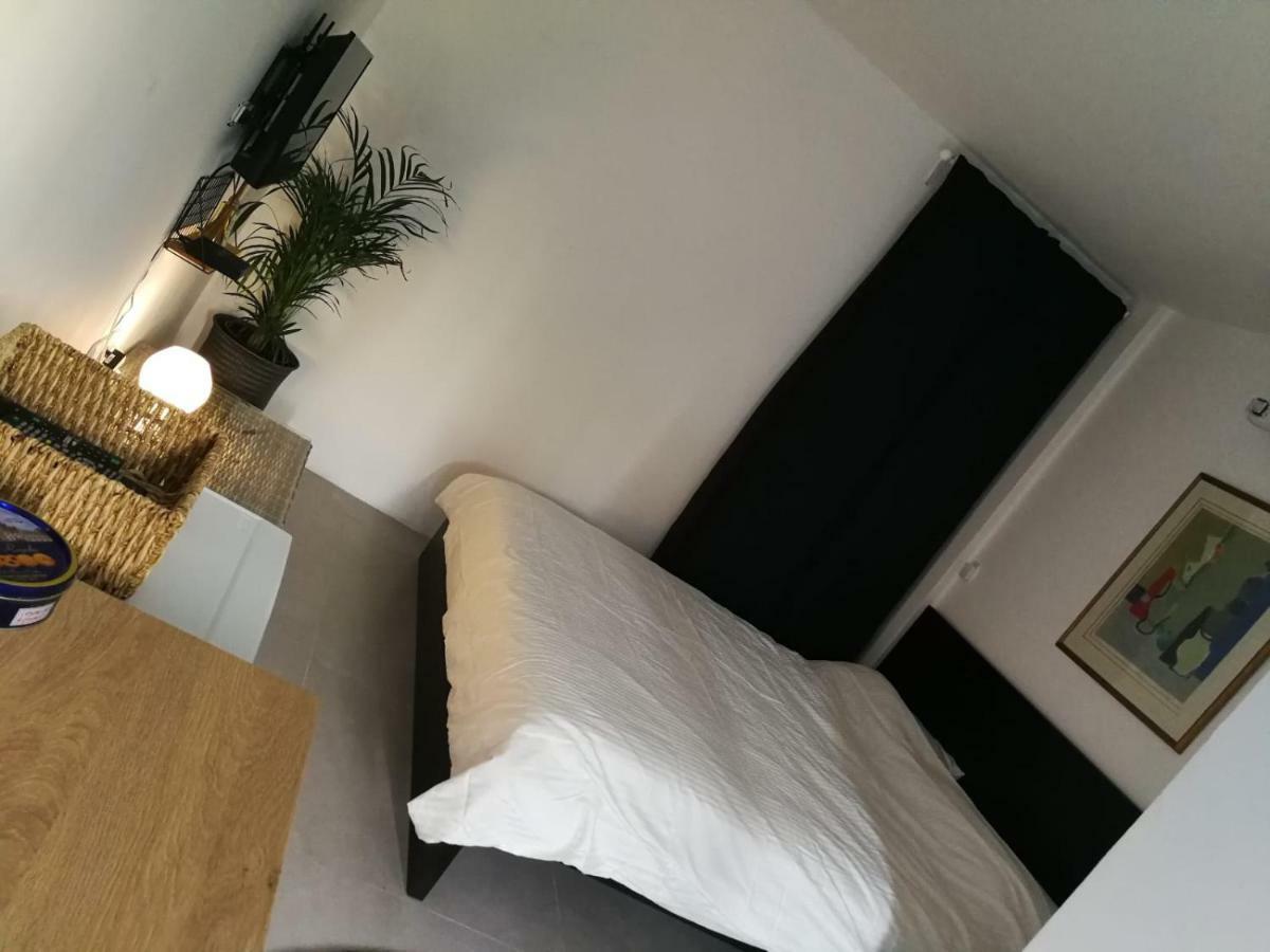 The Pearl Apartment Yehud-Monosson ภายนอก รูปภาพ